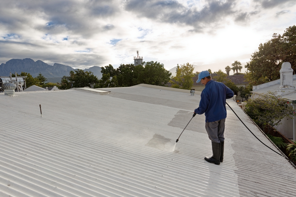 How are Flat Commercial Roofs Cleaned?